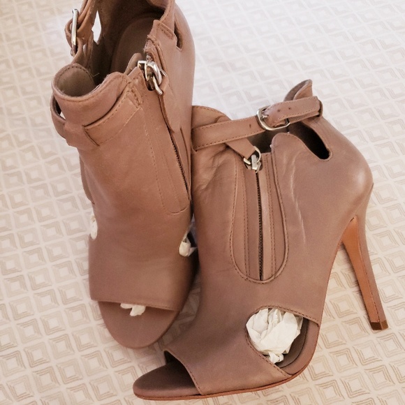 Steve Madden Shoes - Steve Madden Leather Open Toe Heels